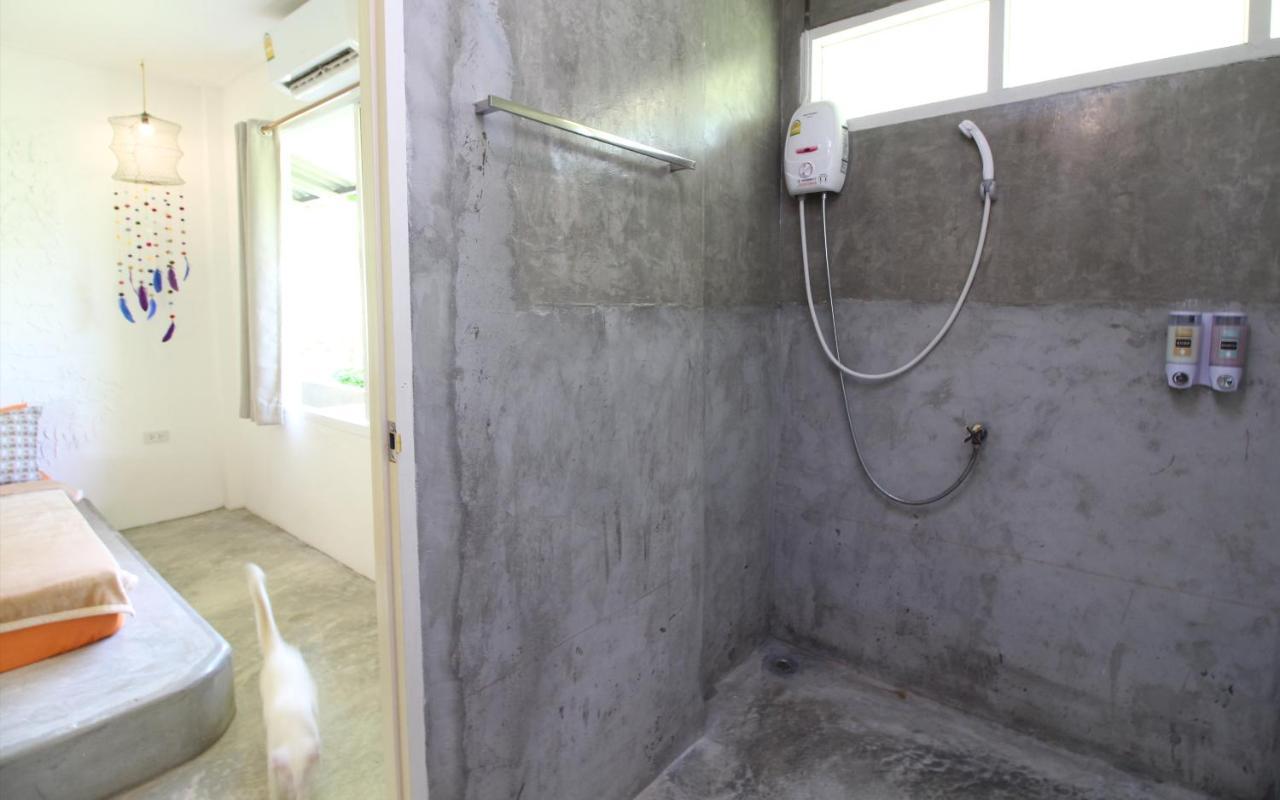 Malee Malee Guesthouse 란타섬 외부 사진