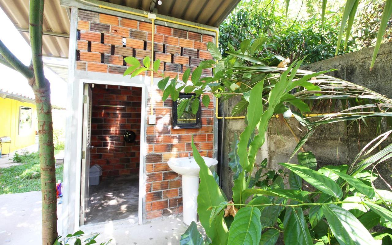 Malee Malee Guesthouse 란타섬 외부 사진