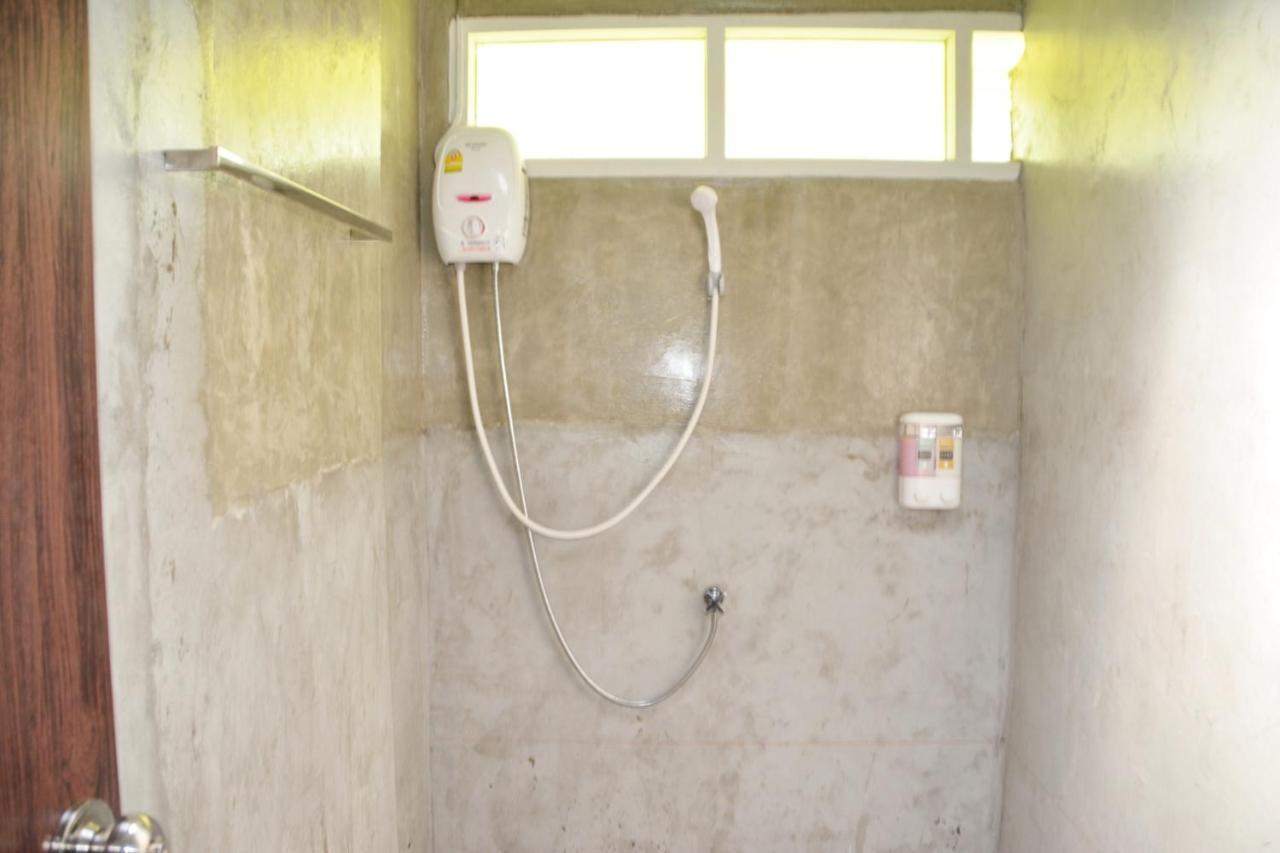 Malee Malee Guesthouse 란타섬 외부 사진